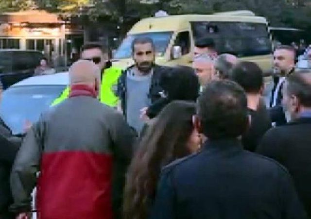 AVCILAR'DA ATATÜRK ANITI'NA BALTAYLA SALDIRAN ŞÜPHELİ GÖZALTINA ALINDI