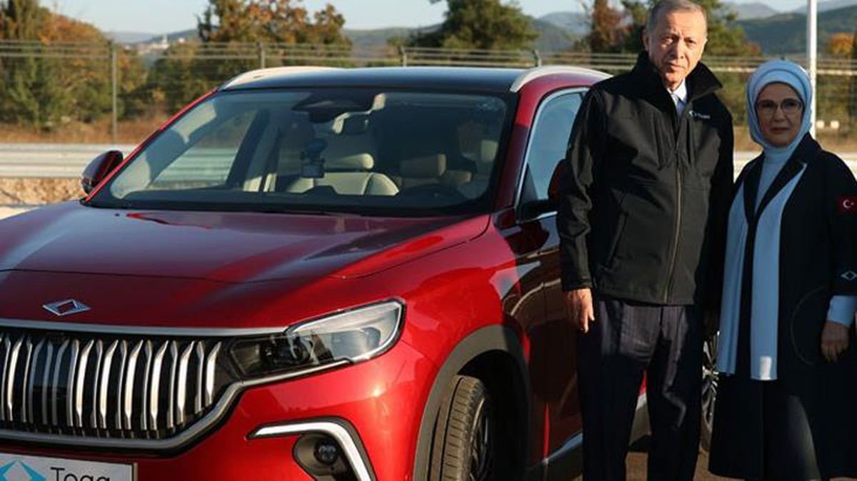 'Eşimle istişare edip karar vereceğiz' demişti! Cumhurbaşkanı Erdoğan yerli otomobilde renk seçimini yaptı