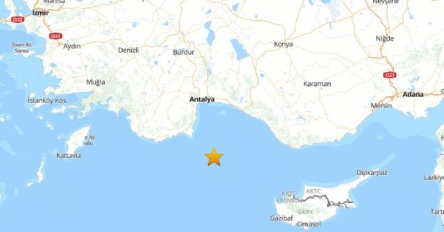 Son Dakika: Antalya'da 4.7 büyüklüğünde deprem! Şiddetli sarsıntı çevre illerden de hissedildi