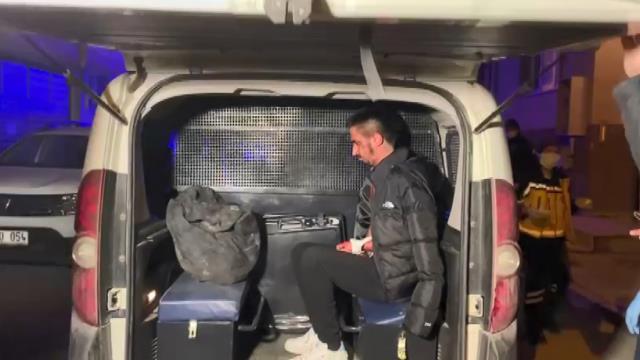 Annesinin boğazını kesip kardeşini yaralayan gencin savunması, hakimi küplere bindirdi