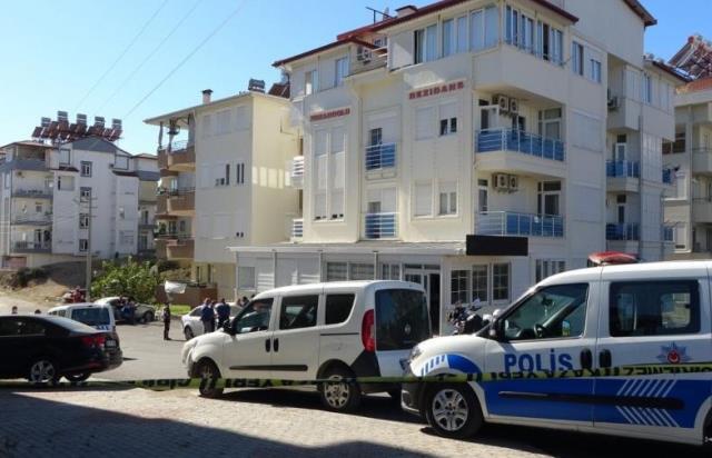 Camdan içeri bakında gördüler! 3 gündür aranan kadının cansız bedeni erkek arkadaşının evinde bulundu