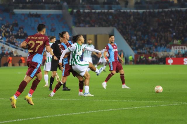 Trabzonspor, Avrupa Ligi'ne veda etti! Temsilcimiz yoluna Konferans Ligi'nde devam edecek