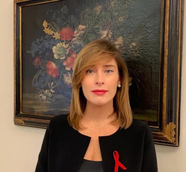 İtalyan siyasetçi Maria Elena Boschi'nin tangalı fotoğrafları infial yarattı! Gerçek çok başka çıktı