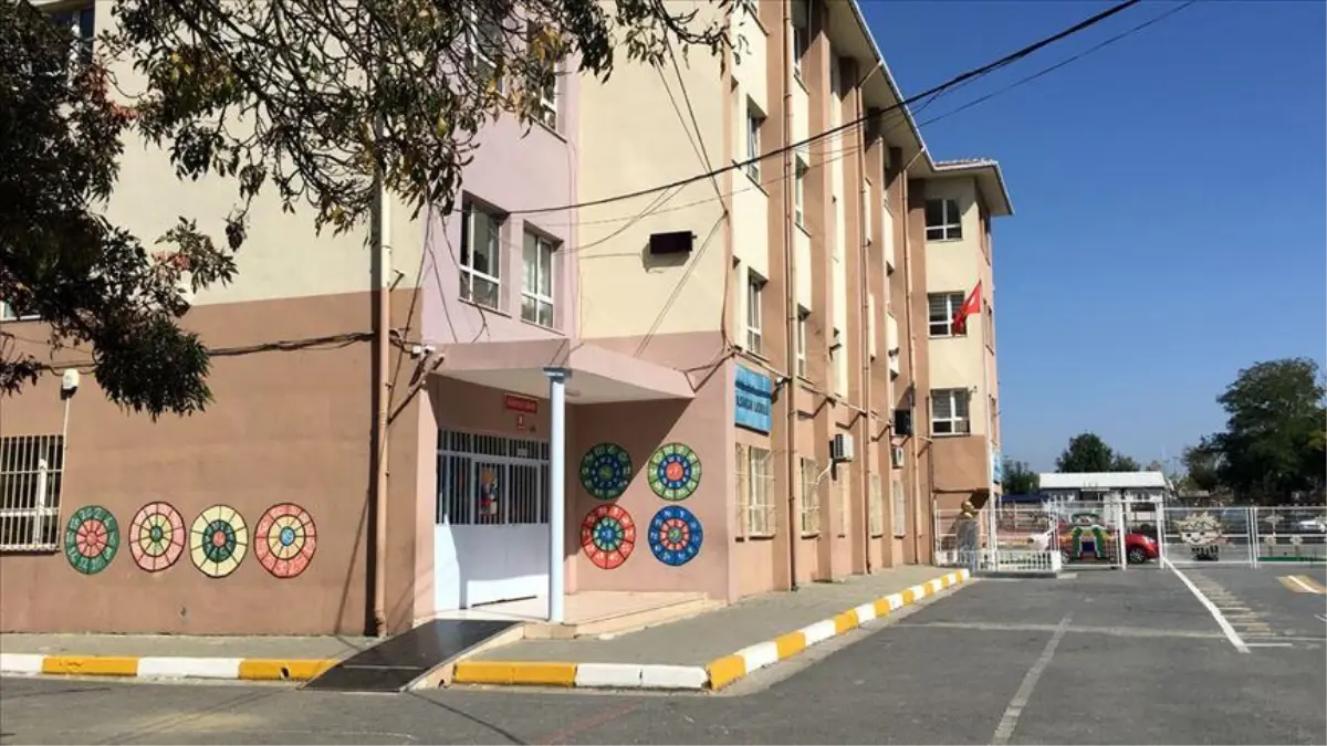İzmir'de bugün okullar tatil mi? 4 Kasım İzmir'de okullar tatil olacak mı? İzmir Buca bugün okullar tatil mi edildi?