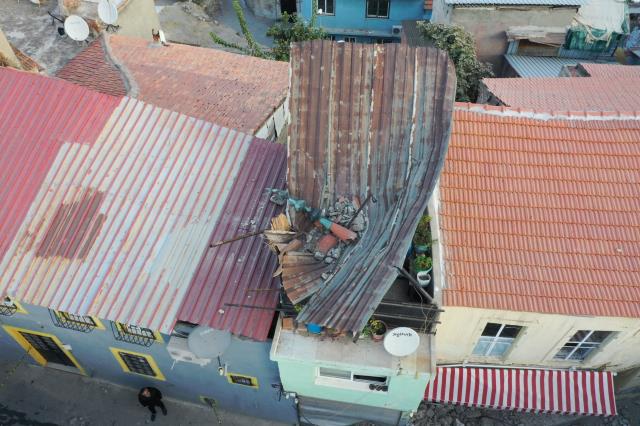 İzmir'deki depremde hayatını kaybeden 18 yaşındaki genç, sarsıntı sırasında balkondan atlamış