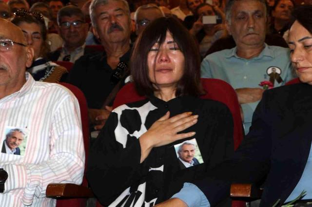 Oyuncu Rıza Akın memleketi Adana'da son yolculuğuna uğurlandı Oyuncu Rıza Akın memleketi Adana'da son yolculuğuna uğurlandı