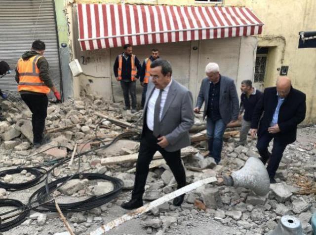 Son dakika: İzmir'de 4.9 büyüklüğünde deprem! Şiddetli sarsıntı çevre illerden de hissedildi