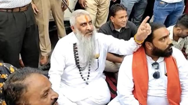 Hindistan'da radikal Hindu lideri Sudhir Suri vurularak öldürüldü