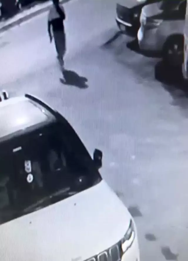 Fenomen şarkıcının aracına ateş açan saldırgan yakalandı: Azmettirici eski sevgili aranıyor Fenomen şarkıcının aracına ateş açan saldırgan yakalandı: Azmettirici eski sevgili aranıyor