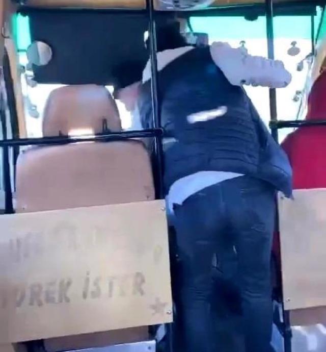 TEM otoyolunda minibüste 'seyir halindeyken şoför değişikliği' kamerada