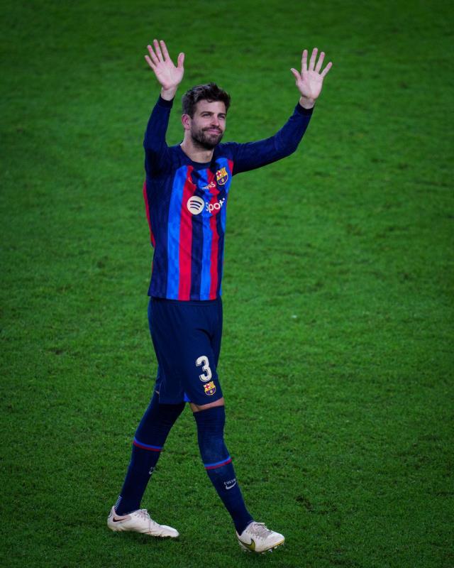Barcelona efsanesi Pique gözyaşları içinde futbola veda etti! Konuşması herkesi derinden etkiledi