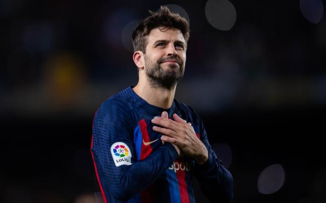 Barcelona efsanesi Pique gözyaşları içinde futbola veda etti! Konuşması herkesi derinden etkiledi