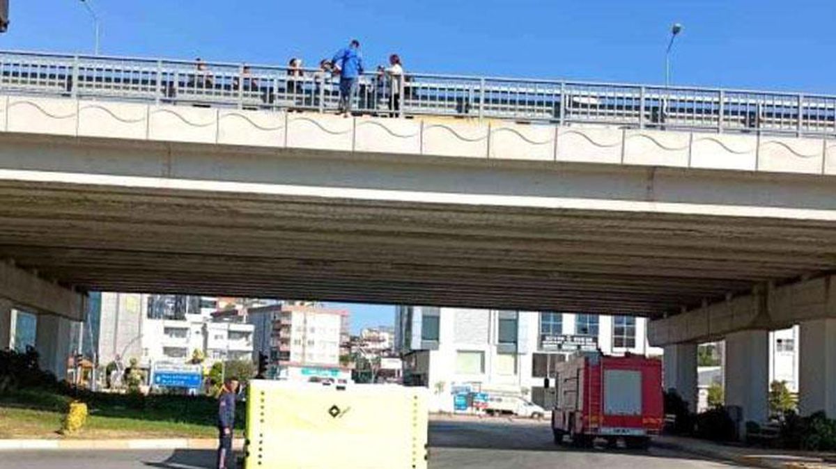 Eşlerin kavgası köprüde bitti: Eşiyle tartışan adam köprüden atlamak isteyince ekipleri alarma geçirdi