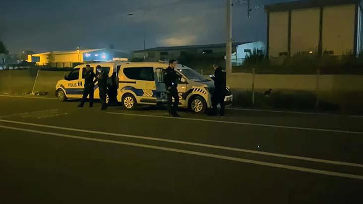 Tren yolunun kenarına atılmış poşetin içerisinde cansız bebek bedeni bulundu