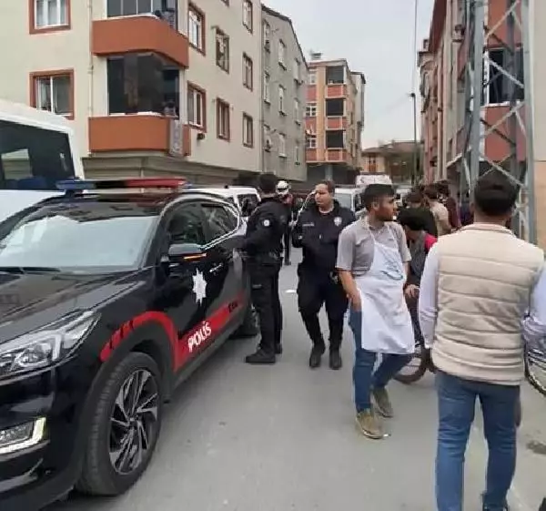 AVCILAR'DA HASTA ALMAYA GELEN 3 SAĞLIK ÇALIŞANINA SOPALARLA SALDIRDILAR AVCILAR'DA HASTA ALMAYA GELEN 3 SAĞLIK ÇALIŞANINA SOPALARLA SALDIRDILAR