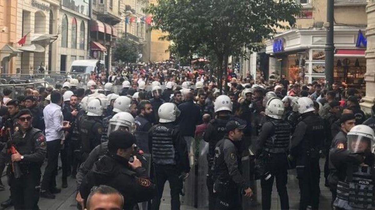 HDP'li vekillerin de dahil olduğu grup, Taksim'de TSK'nın operasyonlarına karşı yürüdü: 121 gözaltı