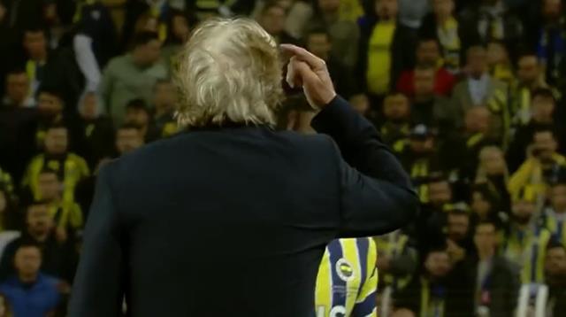 Herkes, kırmızı kart gören Batshuayi'ye Jorge Jesus'un yaptığı hareketi konuşuyor