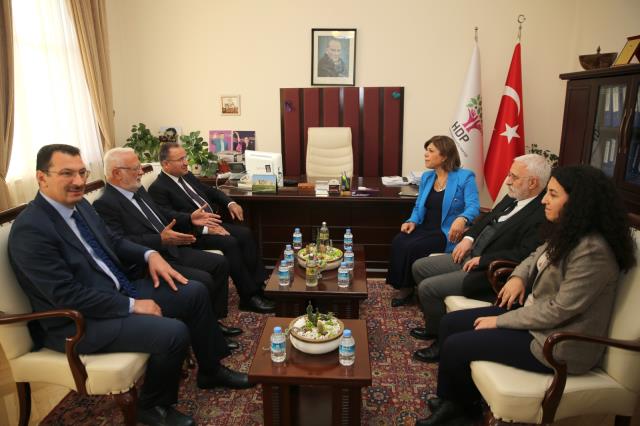 Merak edilen soru AK Partili isme soruldu: HDP'yi ziyaretinizden Bahçeli'nin haberi var mıydı?