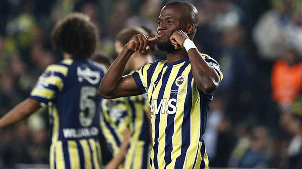 Şampiyonluk yolunda şakaları yok! 10 kişi kalan Fenerbahçe, Sivas'ı devirip liderliği perçinledi