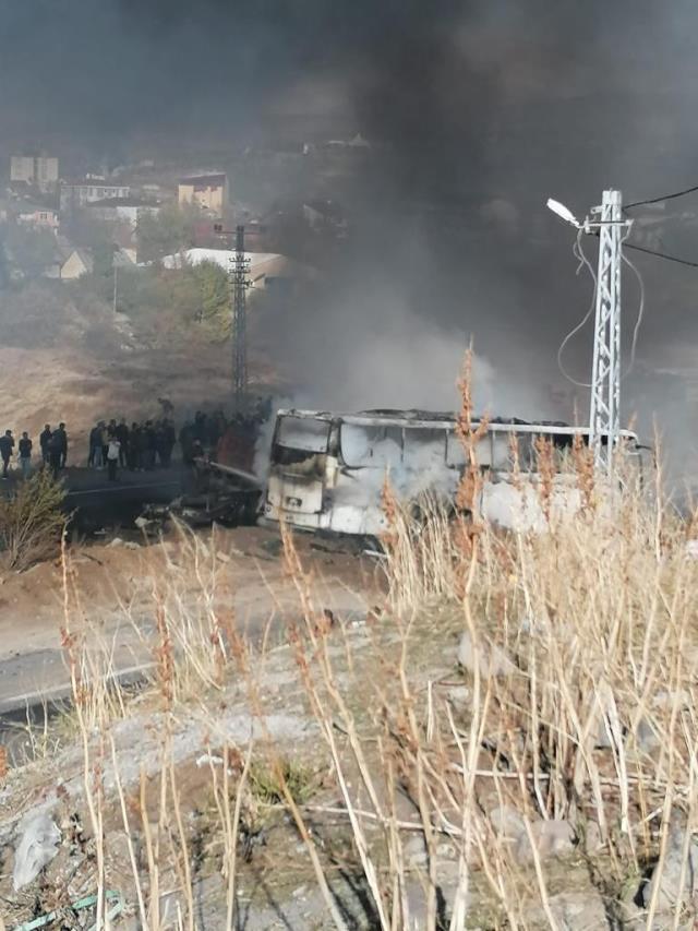 Son Dakika! Ağrı'da yolcu otobüsü ile yakıt yüklü tanker kafa kafaya çarpıştı: 7 ölü, 11 yaralı