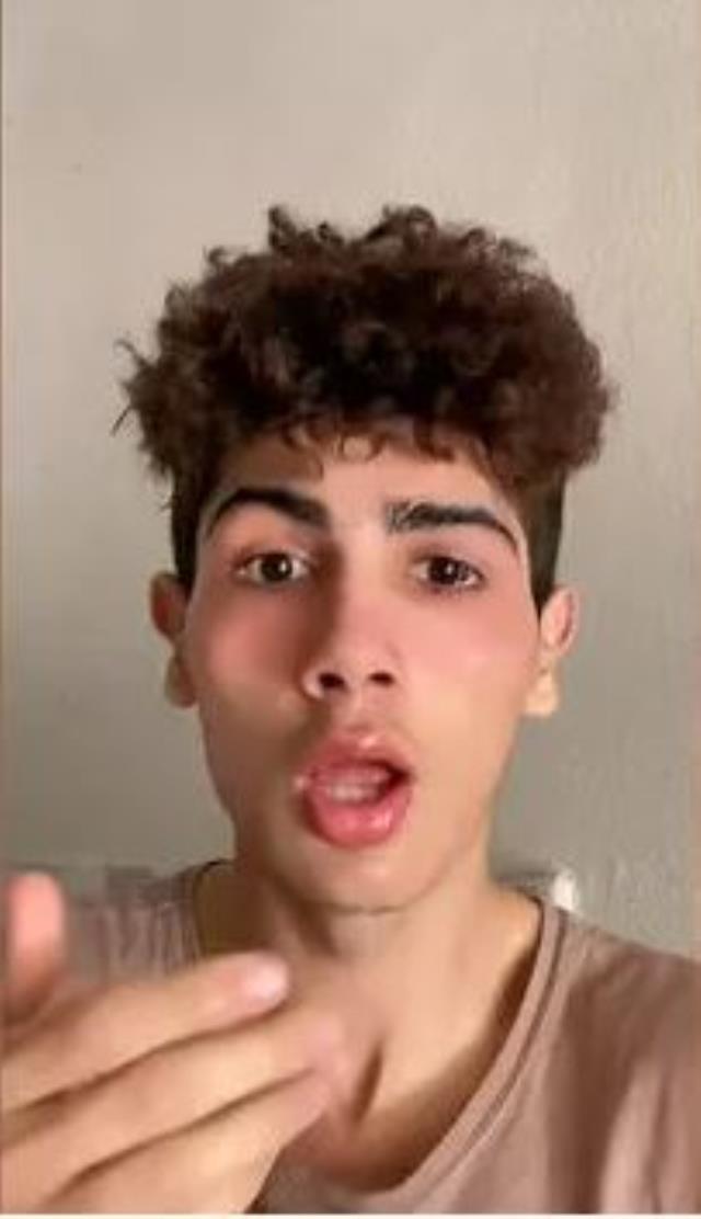 Fenomen Taha Duymaz estetiğe doymadı, son yaptırdığı işlem de çok ilginç Fenomen Taha Duymaz estetiğe doymadı, son yaptırdığı işlem de çok ilginç