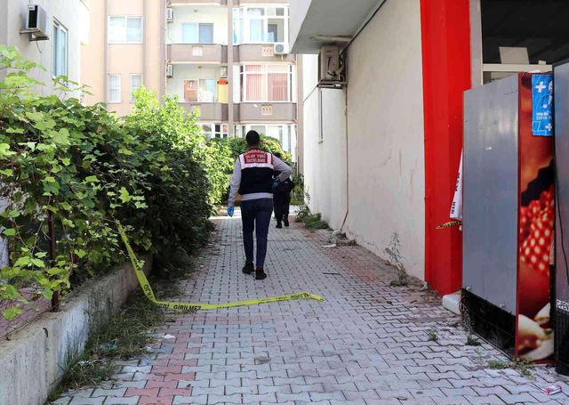 Yeni doğan bebeği poşete koyup 5. kattan aşağı attılar