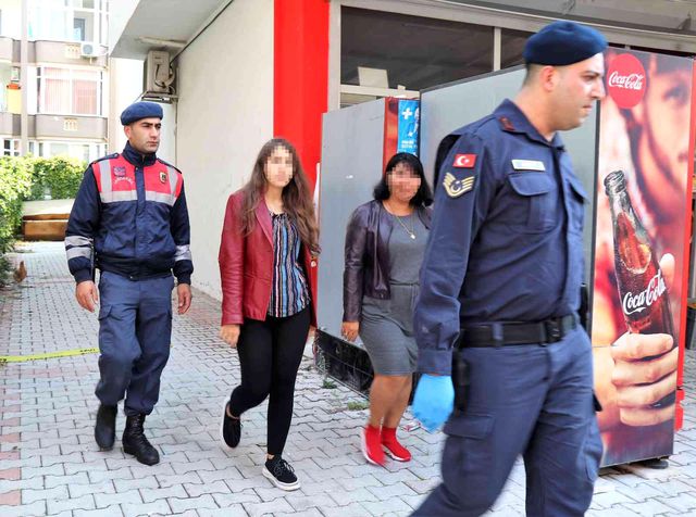 Yeni doğan bebeği poşete koyup 5. kattan aşağı attılar