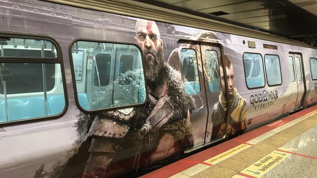 İstanbul metrosundaki God of War reklamı ile İmamoğlu'na tepki yağdı İstanbul metrosundaki God of War reklamı ile İmamoğlu'na tepki yağdı