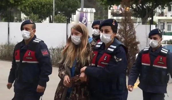 Üçlü ilişki sırasında sevgilisine sert davranan adamı öldürmüştü, savunması pes dedirtti