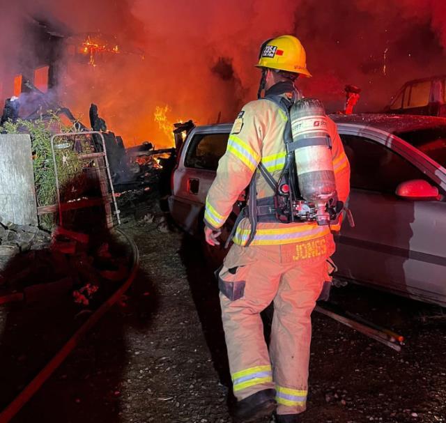 Varını yoğunu kaybetti! ABD'li bir çiftçinin evine düşen meteor her şeyi küle çevirdi Varını yoğunu kaybetti! ABD'li bir çiftçinin evine düşen meteor her şeyi küle çevirdi