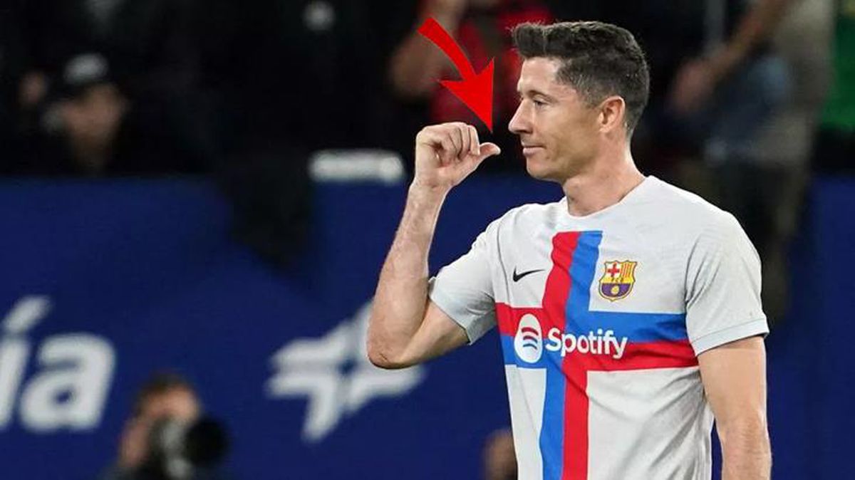 Dünya, kırmızı kart gören Lewandowski'nin hakeme yaptığı hareketi konuşuyor! Herkes aynı anlamı çıkardı