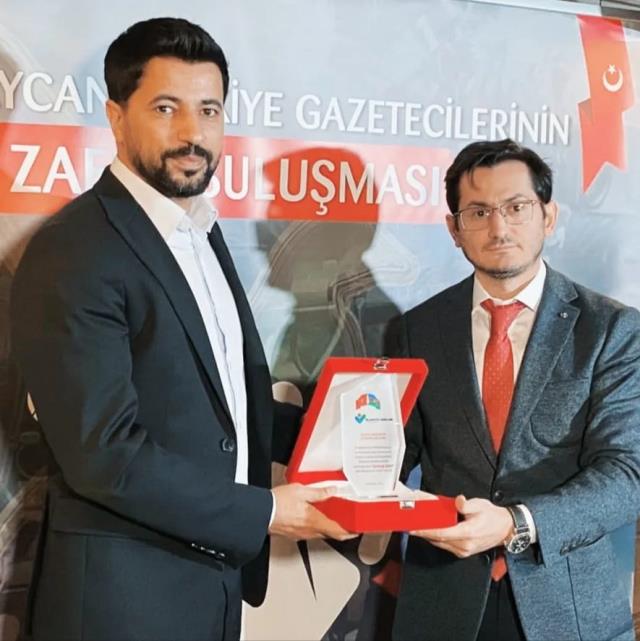 Azerbaycan'dan ve Türkiye'den gazetecilerin buluştuğu gecede Haberler.com'a anlamlı ödül