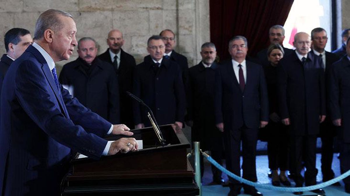 Devlet erkanı Ata'nın huzurunda! Özel defteri imzalayan Cumhurbaşkanı Erdoğan'dan 10 Kasım mesajı