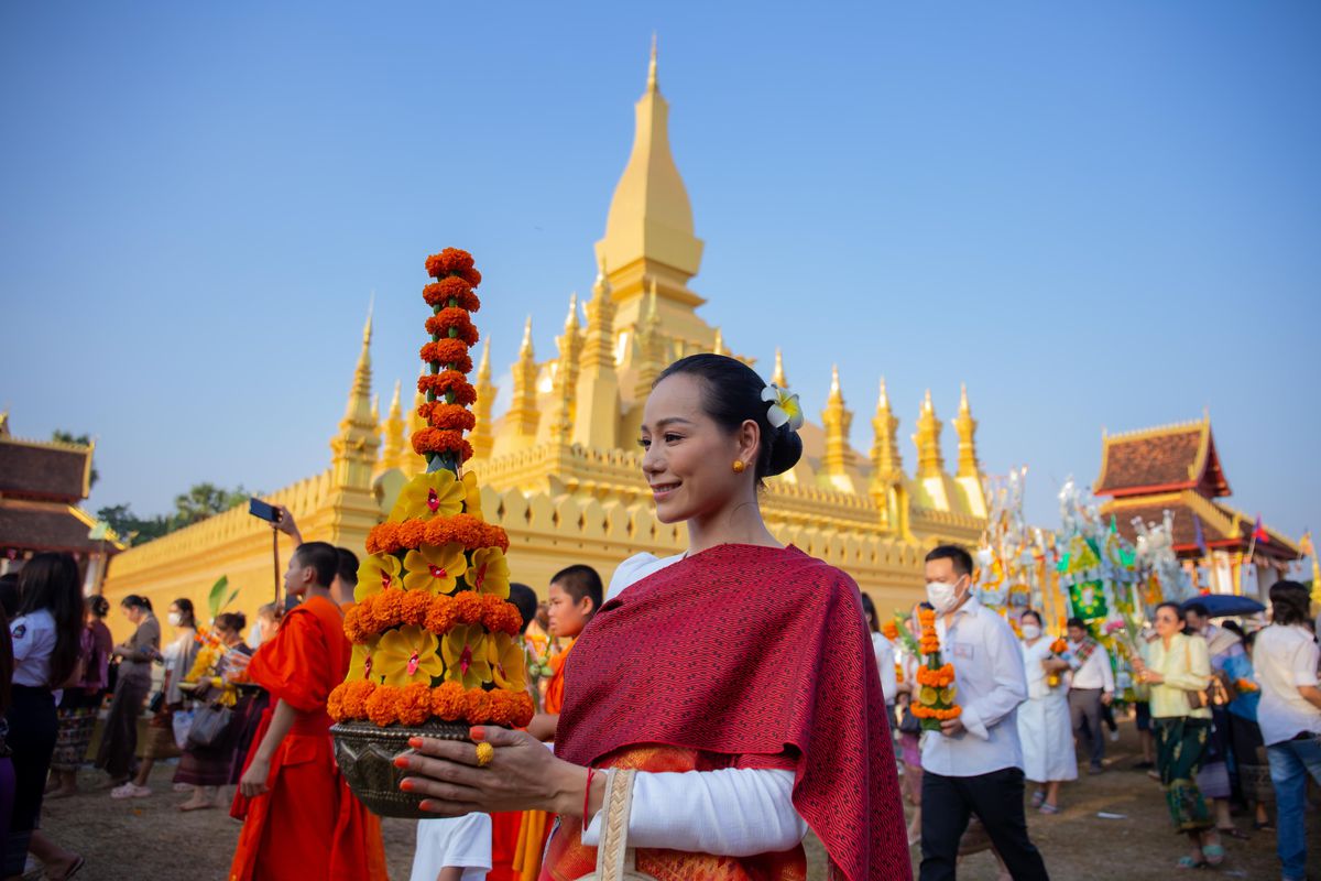 Laos'un En Önemli Dini Bayramlarından That Luang Viyentiyan'da Kutlandı