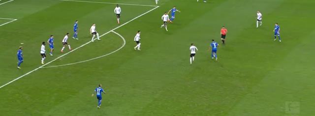 Sen stoper değil miydin Ozan! Milli futbolcu yaptığıyla kaleci de dahil tüm rakip takımı rezil etti Sen stoper değil miydin Ozan! Milli futbolcu yaptığıyla kaleci de dahil tüm rakip takımı rezil etti