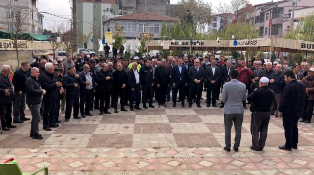 Türkiye'nin tahıl ambarında kaymakam ve belediye başkanı öncülüğünde yağmur duasına çıktılar
