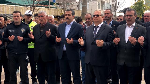 Türkiye'nin tahıl ambarında kaymakam ve belediye başkanı öncülüğünde yağmur duasına çıktılar