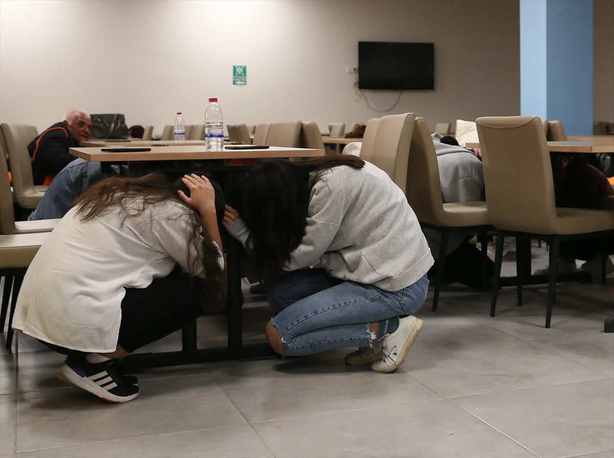 AFAD vatandaşlara SMS gönderdi, tüm ülke bu tatbikata kilitlendi! Peki saat 18.57'de neler yaşanacak?