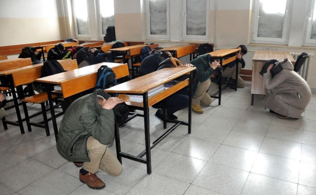 Deprem tatbikatı nasıl yapılır? Büyük deprem tatbikatı nedir, nasıl yapılacak? 12 Kasım deprem tatbikatı saat kaçta?