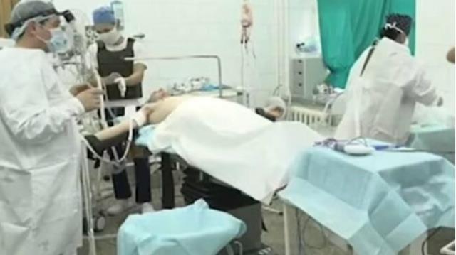 Patlamamış el bombası Rus askerin göğüs kafesine sıkıştı