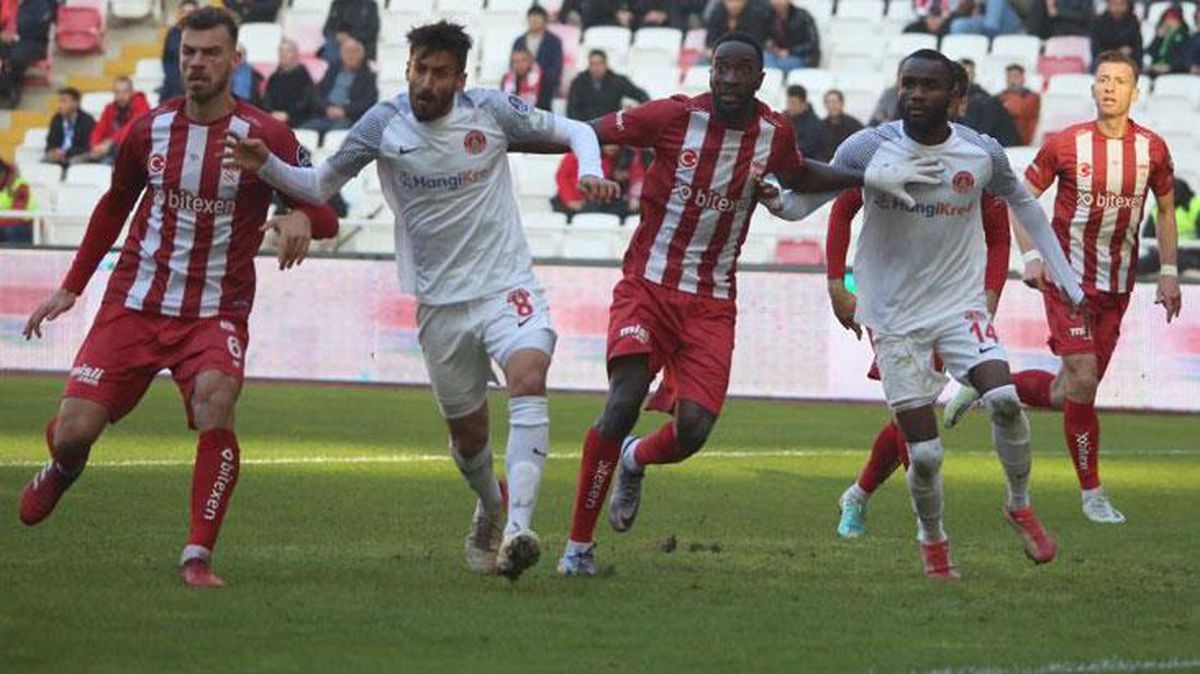 Sivasspor'un galibiyet özlemi sürüyor! Ümraniye engelini de geçemediler