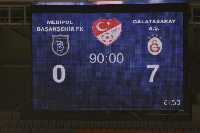 Tarihi galibiyet sonrası Galatasaray'dan Başakşehir'e çok konuşulacak 'Mavi tik' göndermesi