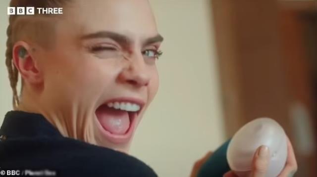 Cara Delevingne'dan olay yaratacak belgesel! Herkesin önünde kendini tatmin etmesi istendi Cara Delevingne'dan olay yaratacak belgesel! Herkesin önünde kendini tatmin etmesi istendi