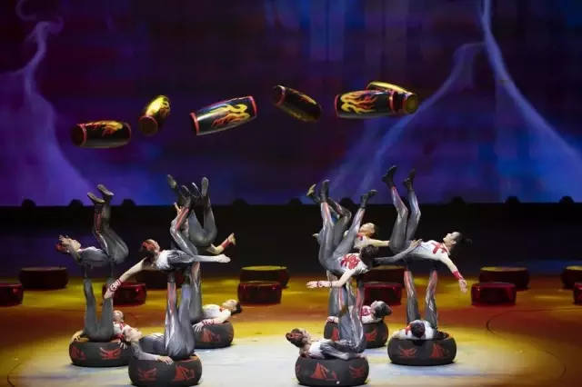 Çin'in Puyang Kentinden Nefes Kesici Akrobasi Gösterileri