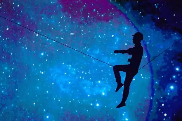 Çin'in Puyang Kentinden Nefes Kesici Akrobasi Gösterileri