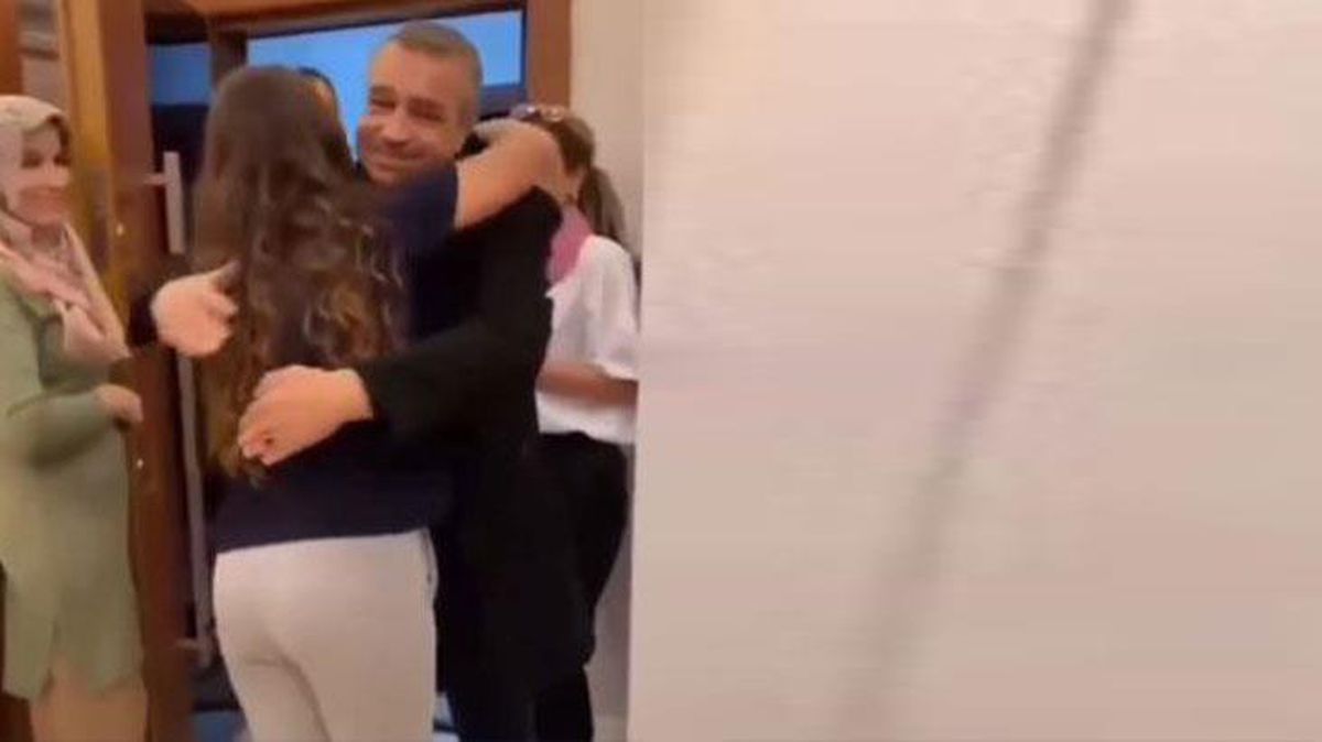 Genç kız hayatında hiç görmediği babasıyla ilk kez karşılaştı, gözyaşları sel oldu