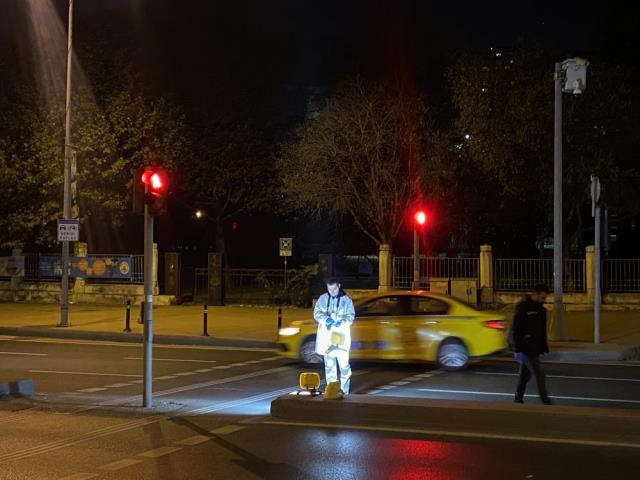İstanbul'un göbeğinde korkunç saldırı! Kırmızı ışıkta bekleyen lüks aracın sürücüsünü infaz ettiler