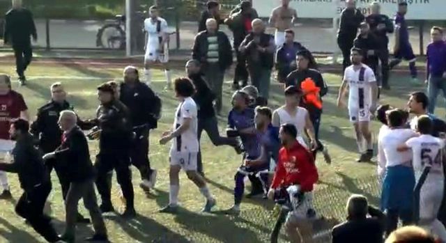 Amatör Lig'de son düdük ile yeşil saha boks ringine döndü