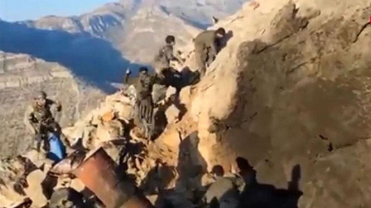 Kuzey Irak'ta teröristlerin mağaradan çıkarak teslim oldukları anlar görüntülendi