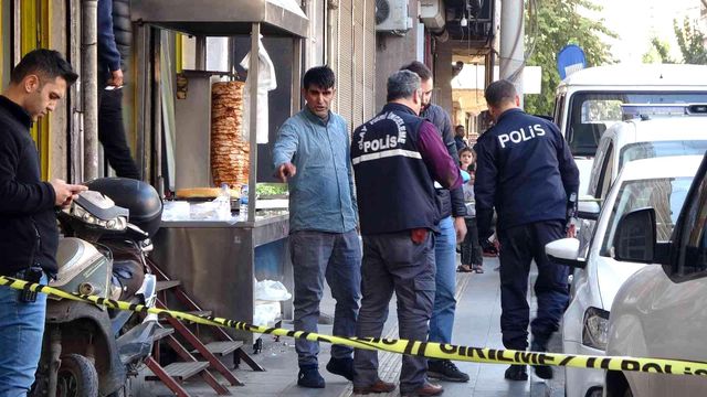 Husumetliler 12 yaşlarındaki çocuğu sokak ortasında başından vurdu